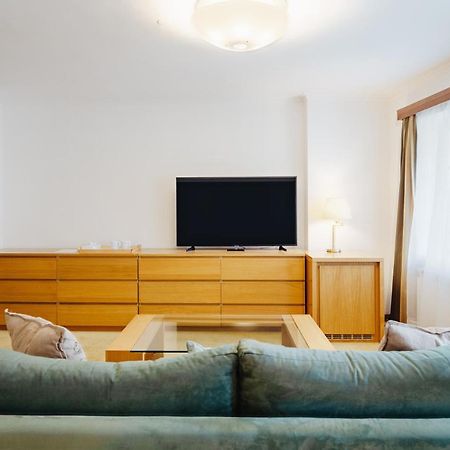 U Cerneho Medveda- At The Black Bear Appartement Praag Buitenkant foto