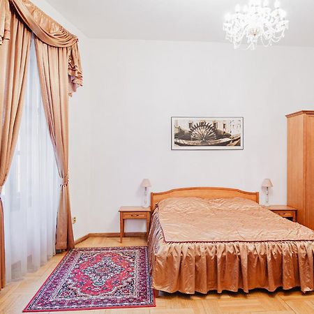 U Cerneho Medveda- At The Black Bear Appartement Praag Buitenkant foto