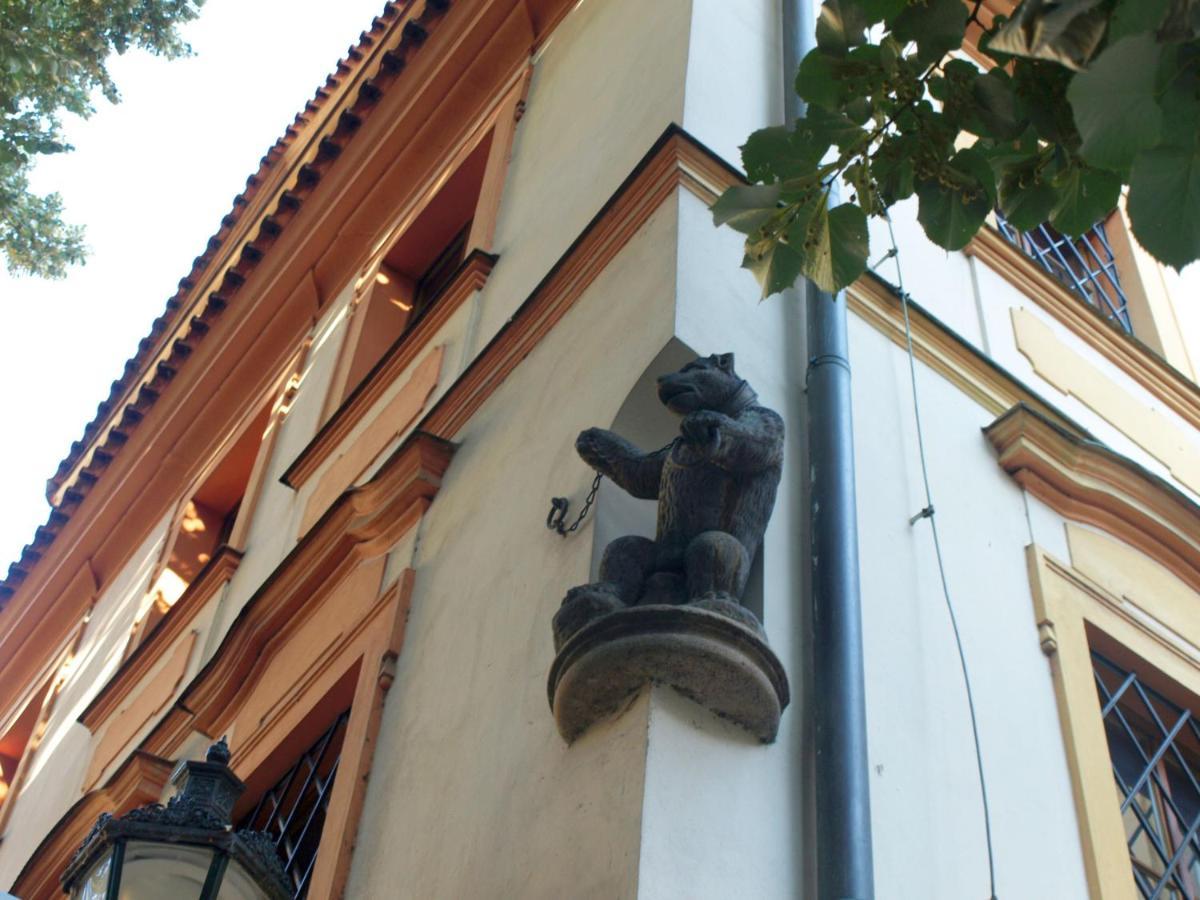 U Cerneho Medveda- At The Black Bear Appartement Praag Buitenkant foto