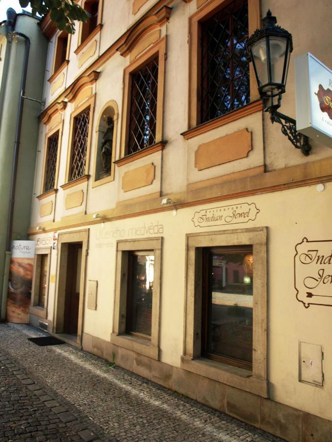 U Cerneho Medveda- At The Black Bear Appartement Praag Buitenkant foto