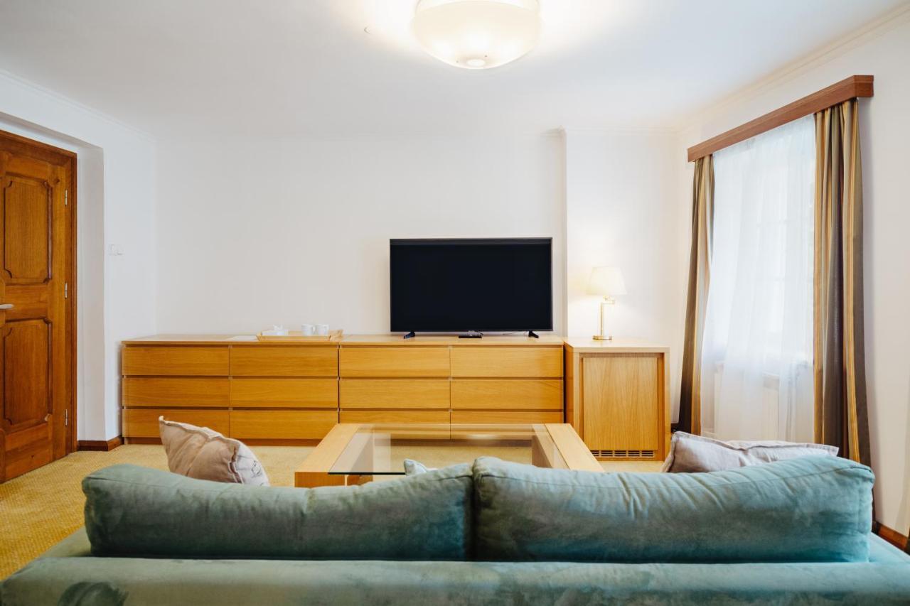 U Cerneho Medveda- At The Black Bear Appartement Praag Buitenkant foto