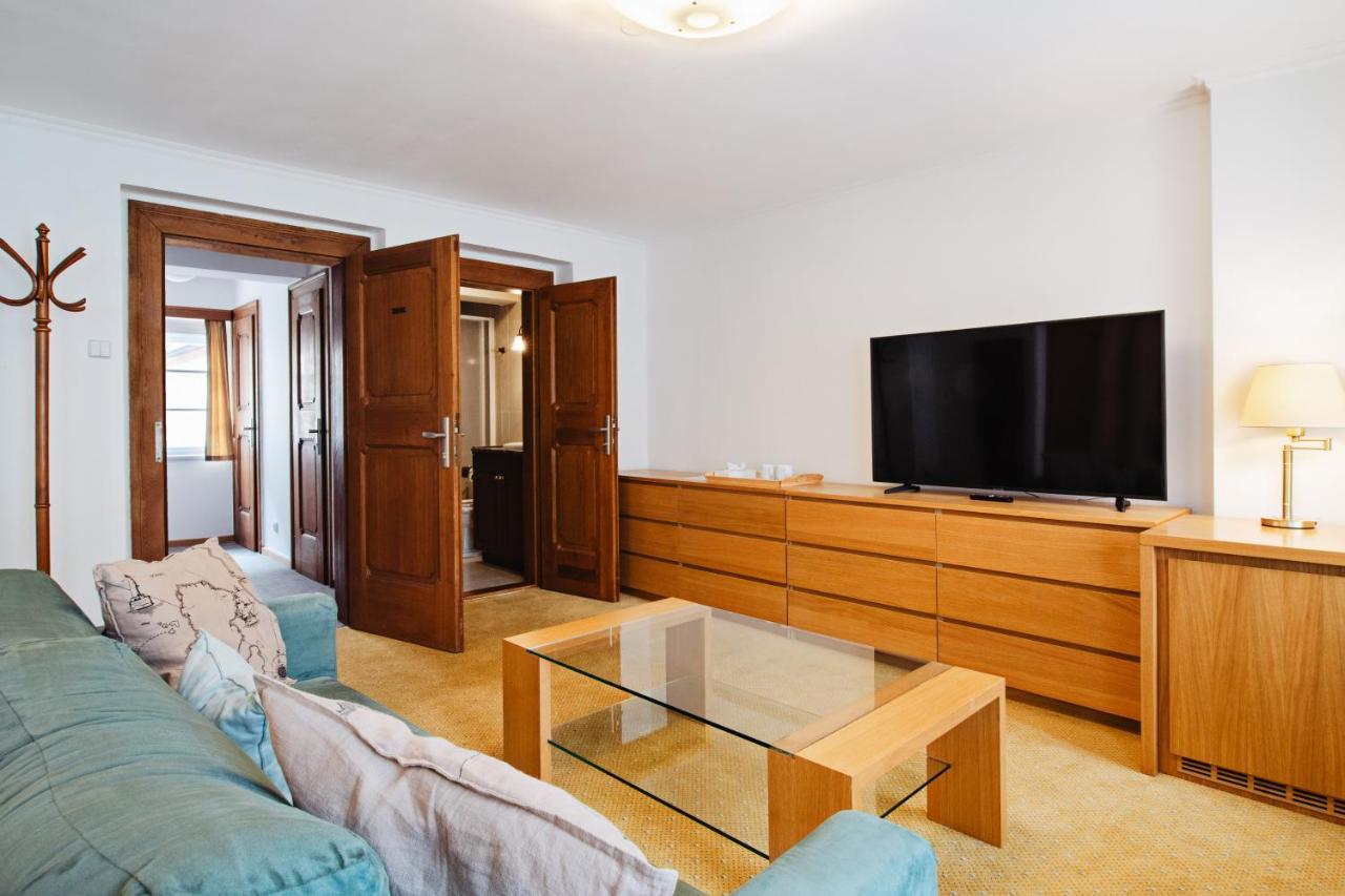 U Cerneho Medveda- At The Black Bear Appartement Praag Buitenkant foto