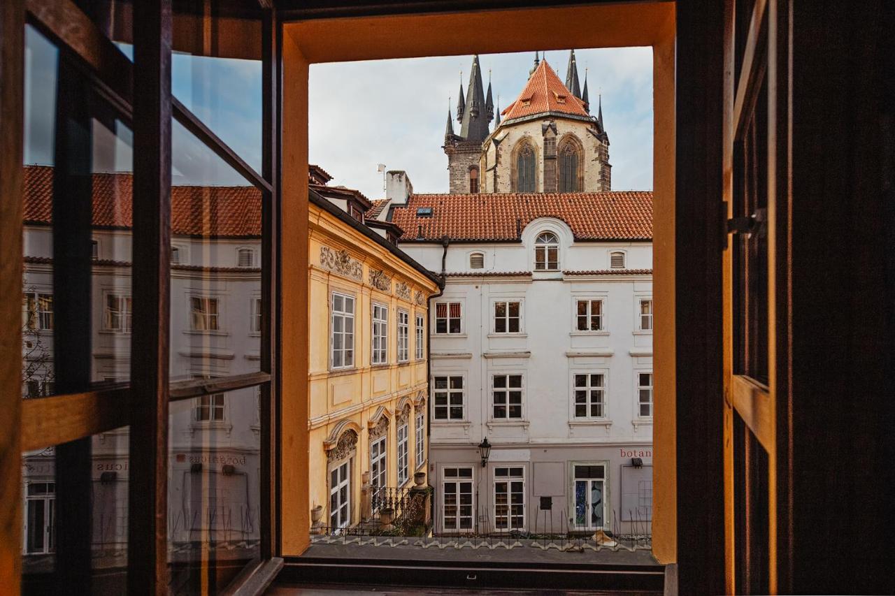 U Cerneho Medveda- At The Black Bear Appartement Praag Buitenkant foto