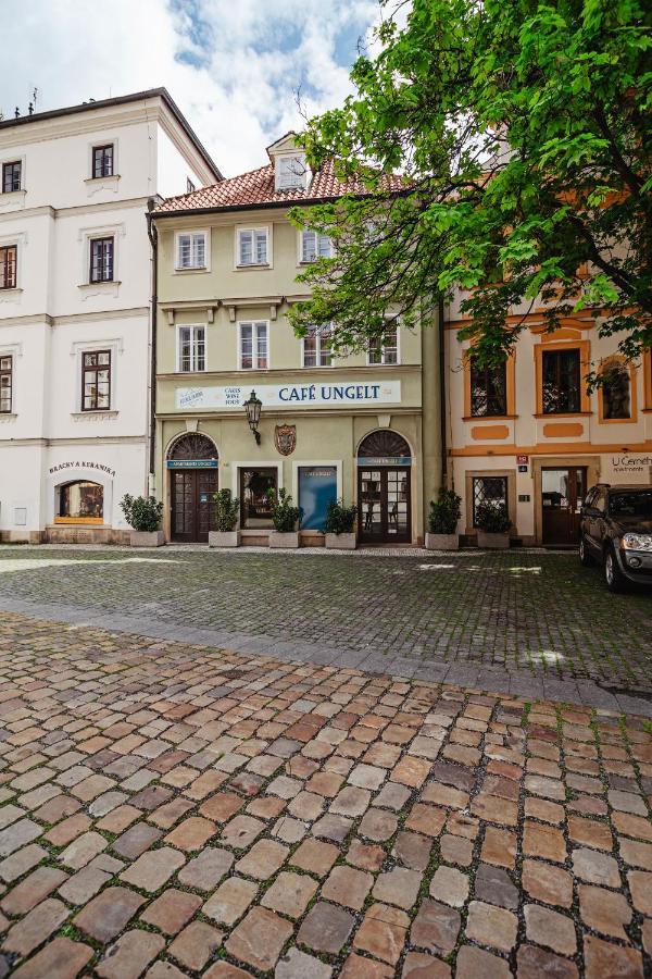 U Cerneho Medveda- At The Black Bear Appartement Praag Buitenkant foto
