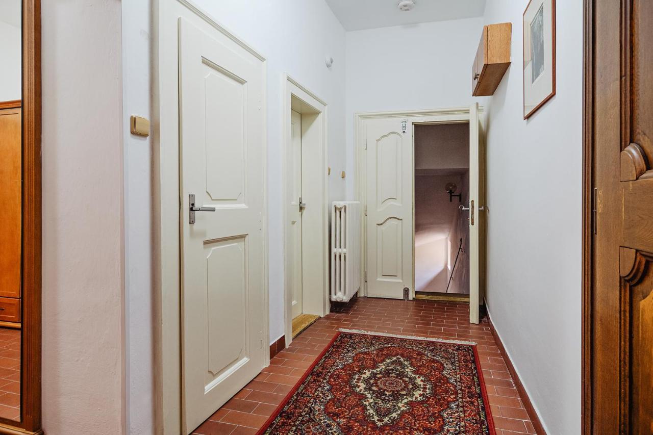 U Cerneho Medveda- At The Black Bear Appartement Praag Buitenkant foto
