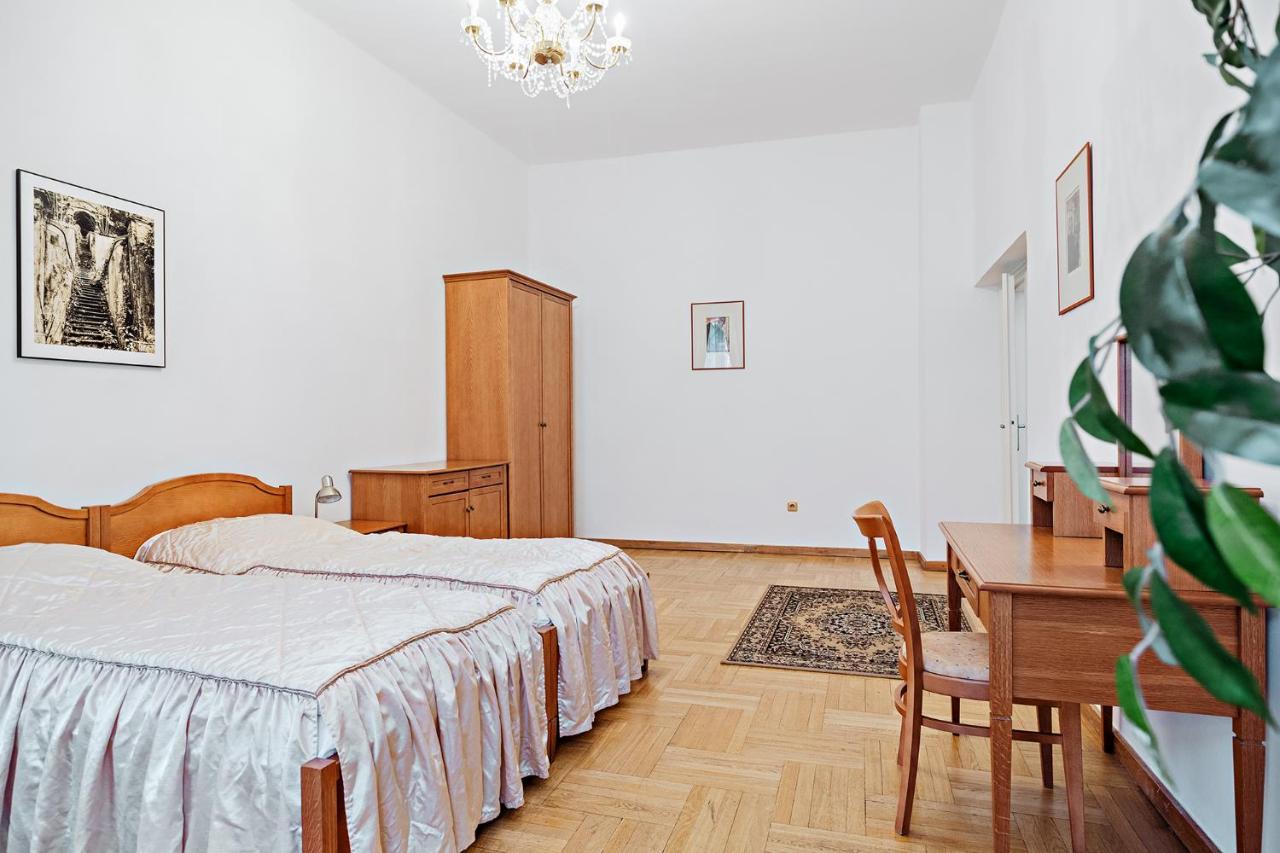 U Cerneho Medveda- At The Black Bear Appartement Praag Buitenkant foto