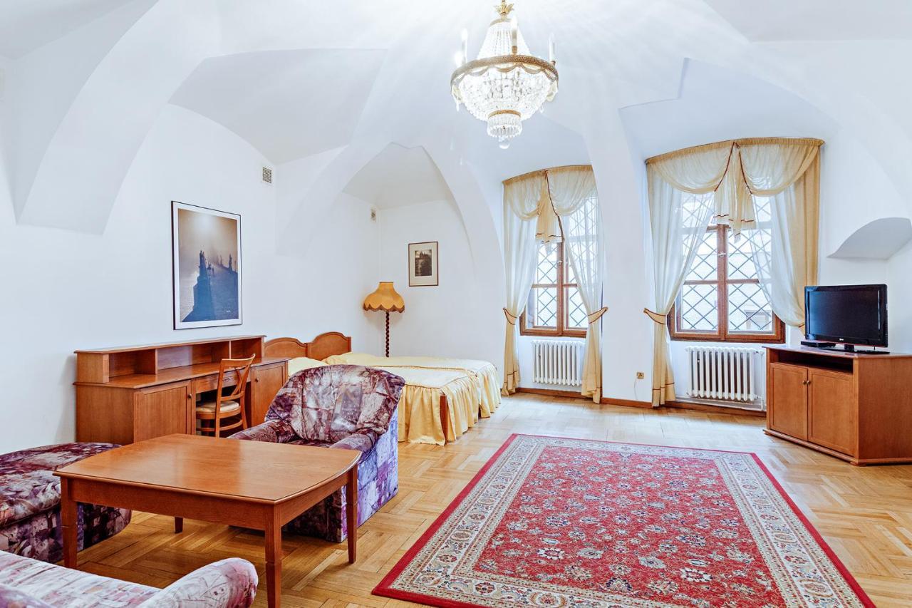 U Cerneho Medveda- At The Black Bear Appartement Praag Buitenkant foto