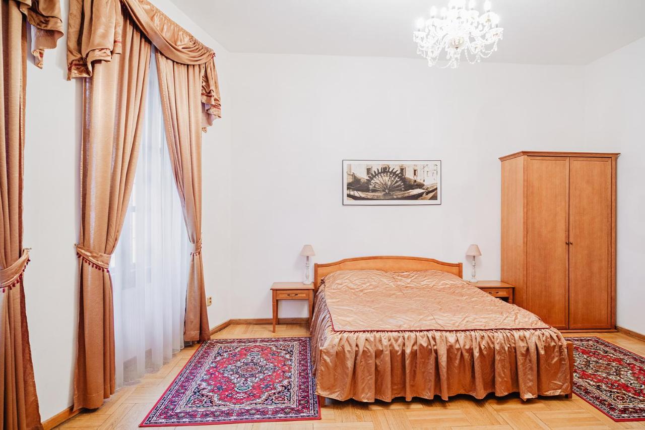 U Cerneho Medveda- At The Black Bear Appartement Praag Buitenkant foto