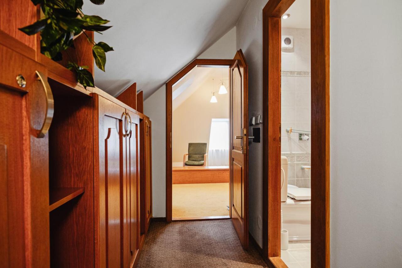 U Cerneho Medveda- At The Black Bear Appartement Praag Buitenkant foto
