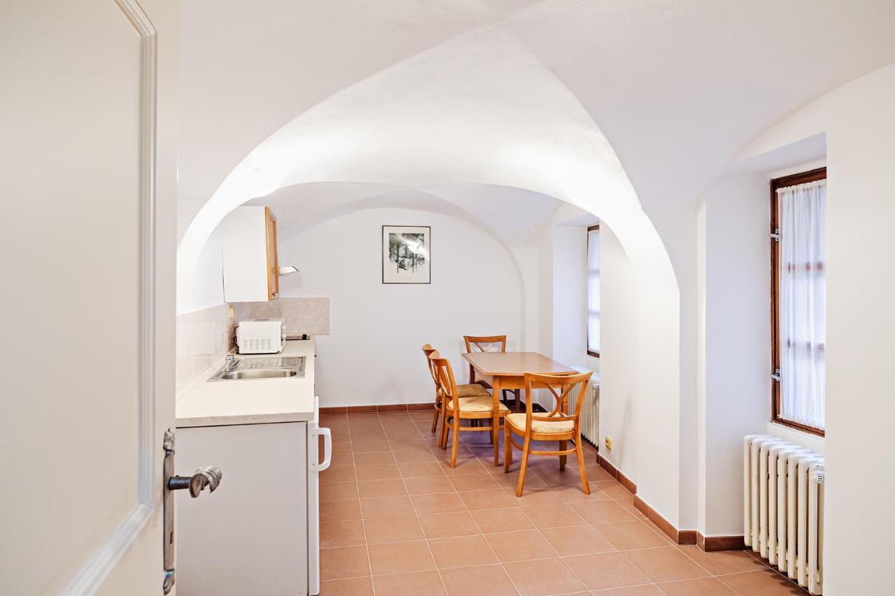 U Cerneho Medveda- At The Black Bear Appartement Praag Buitenkant foto