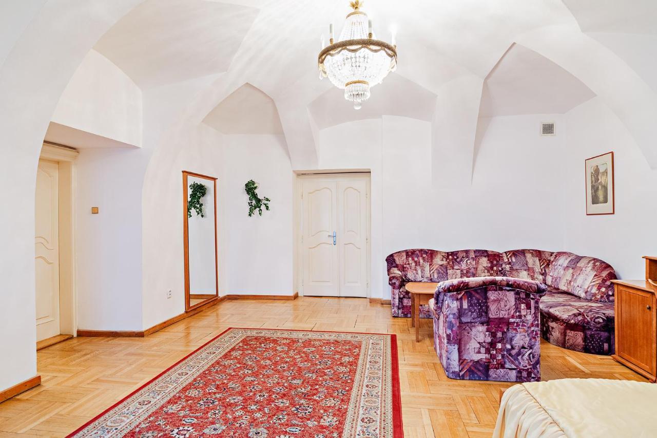 U Cerneho Medveda- At The Black Bear Appartement Praag Buitenkant foto