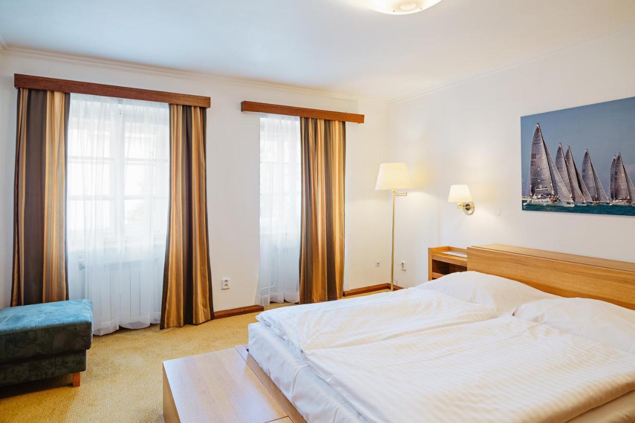 U Cerneho Medveda- At The Black Bear Appartement Praag Buitenkant foto