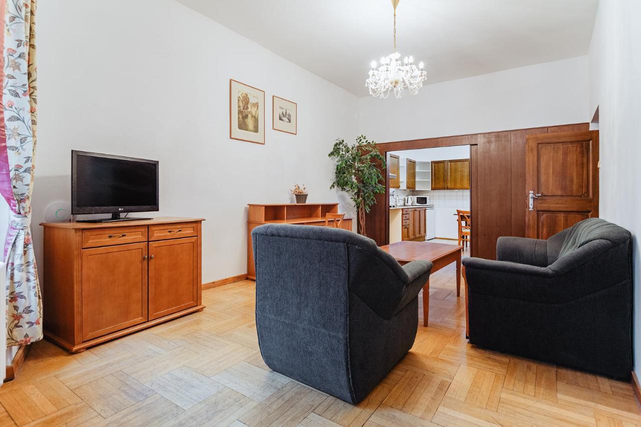 U Cerneho Medveda- At The Black Bear Appartement Praag Buitenkant foto